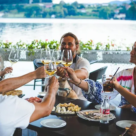 L'approdo Otel Pettenasco